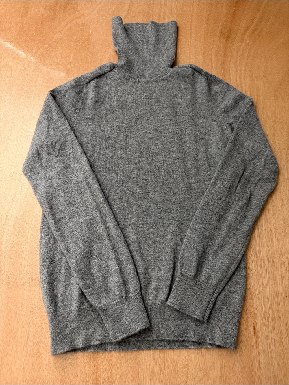 Quince Mongolian Cashmere Turtleneck Sweater in Heather Grey
